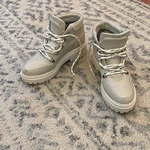American Eagle Hiking Boots Size 7